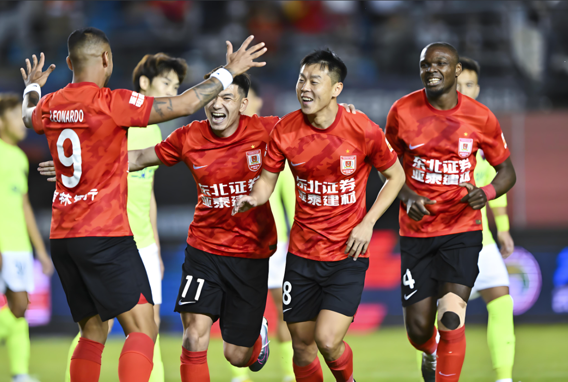 风云突变!费耶诺德清晨状态回暖,中超版图或变,悬念犹存,轮换策略成焦点(乌德勒vs费耶诺德) 风云突变!费耶诺德清晨状态回暖,中超版图或变,悬念犹存,轮换策略成焦点(乌德勒vs费耶诺德)